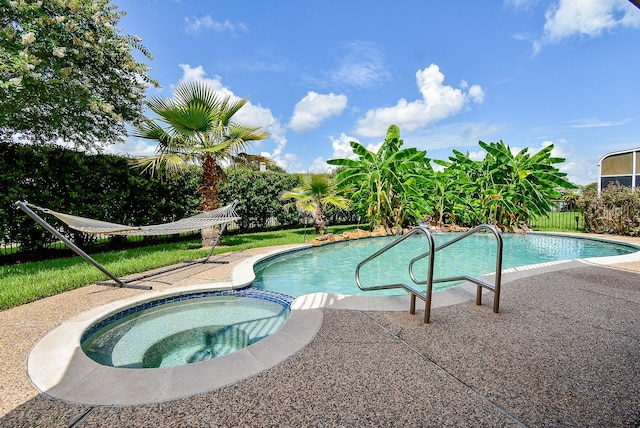 1006 Pointe Loma Dr, Sugar Land, TX 77479 - view of swimming pool with a pool with connected hot tub and a patio