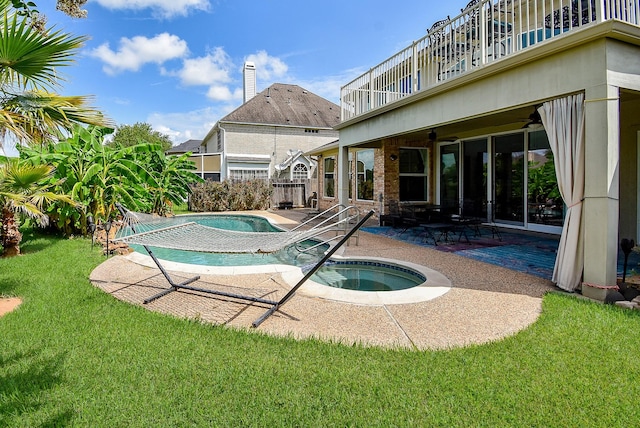 1006 Pointe Loma Dr, Sugar Land, TX 77479 - view of swimming pool with an in-ground hot tub, a lawn, and a patio