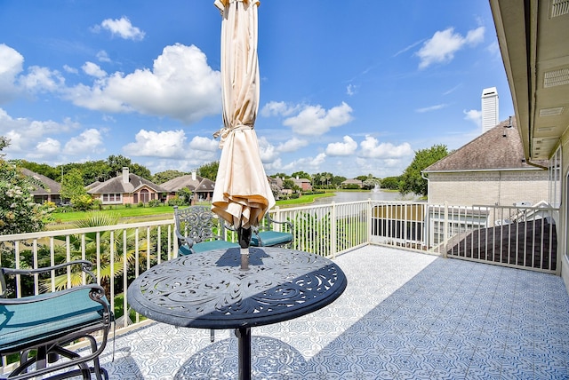 1006 Pointe Loma Dr, Sugar Land, TX 77479 - view of patio with a water view