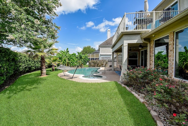 1006 Pointe Loma Dr, Sugar Land, TX 77479 - view of yard with ceiling fan, a balcony, and a patio