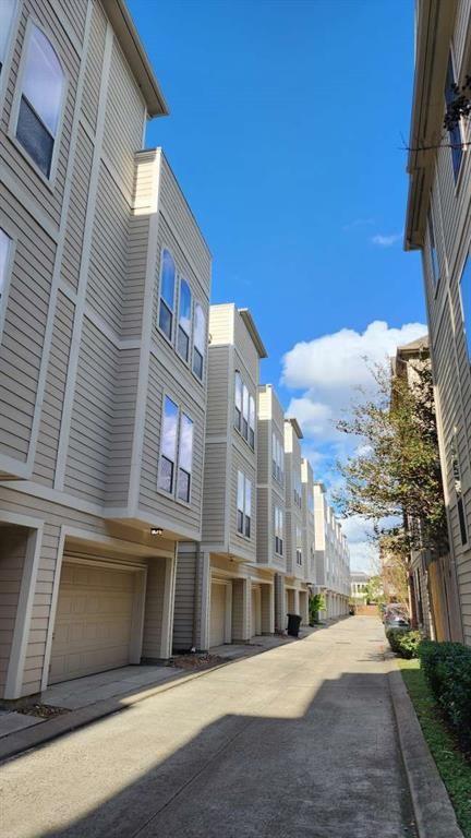 2325 Hutchins St, Houston, TX 77004 - view of concrete alley featuring a residential view