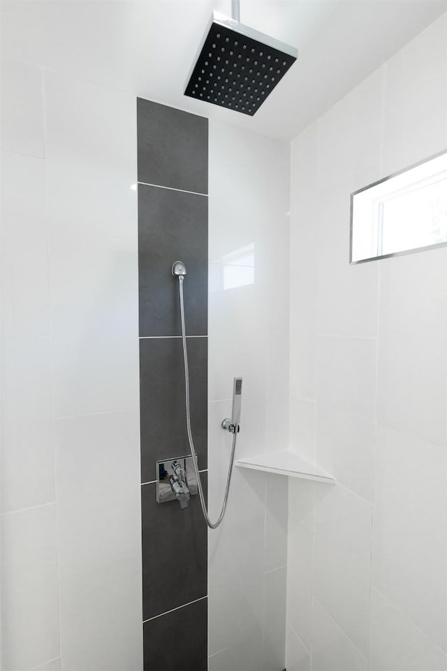 1202 Hamblen St, Houston, TX 77009 - bathroom featuring a tile shower