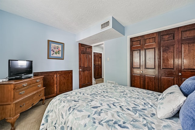 2114 Crows Nest Dr, League City, TX 77573 - carpeted bedroom featuring a closet and a textured ceiling