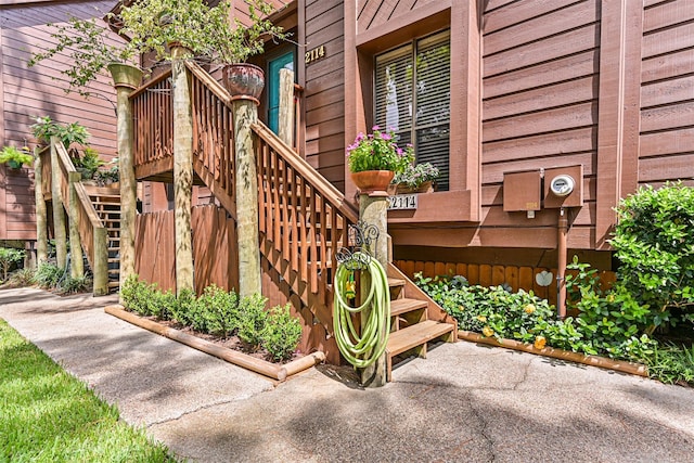 2114 Crows Nest Dr, League City, TX 77573 - entrance to property