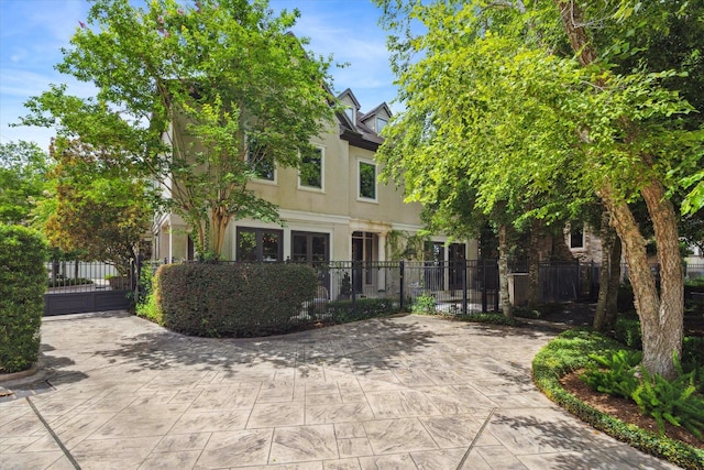 30 Hackberry Ln Unit A, Houston, TX 77027 - view of property hidden behind natural elements with stucco siding and a gate