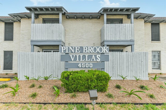 4500 Sherwood Ln Unit 5, Houston, TX 77092 - photo 1
