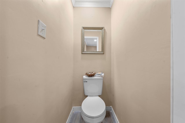 4505 Memorial Dr, Waco, TX 76711 - bathroom featuring crown molding and wood finished floors