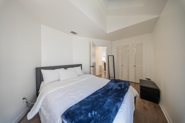 4904 Feagan St Unit 1, Houston, TX 77007 - bedroom featuring wood finished floors and a closet