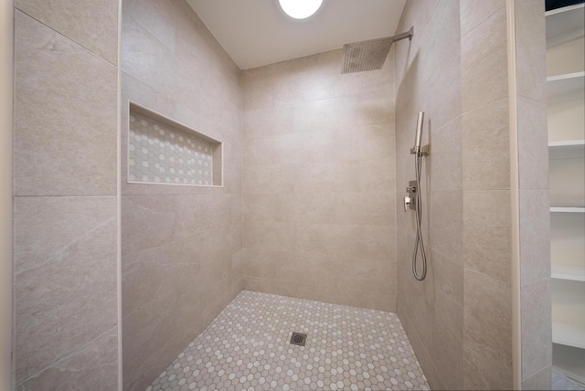 4904 Feagan St Unit 1, Houston, TX 77007 - bathroom with a tile shower