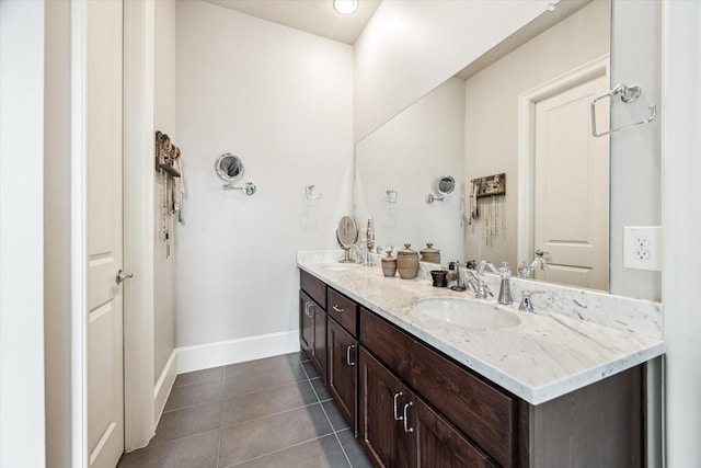 1035 Waverly St Unit B, Houston, TX 77008 - full bath featuring double vanity and tile patterned floors