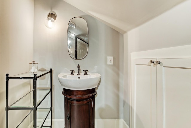 2317 Ashland St, Houston, TX 77008 - bathroom featuring baseboards and vanity
