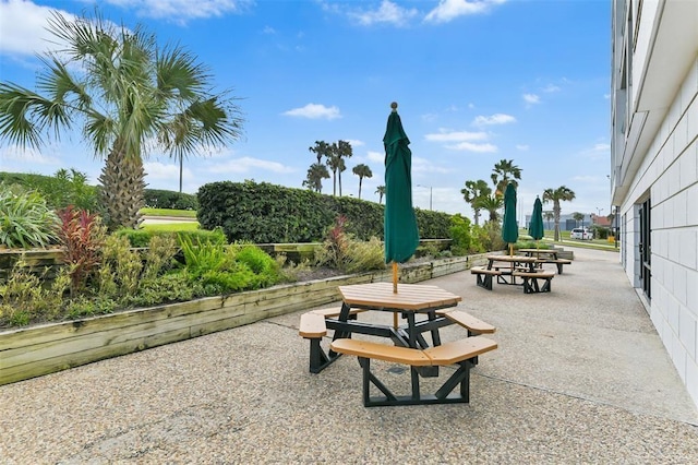 6102 Seawall Blvd Unit 252, Galveston, TX 77551 - view of patio