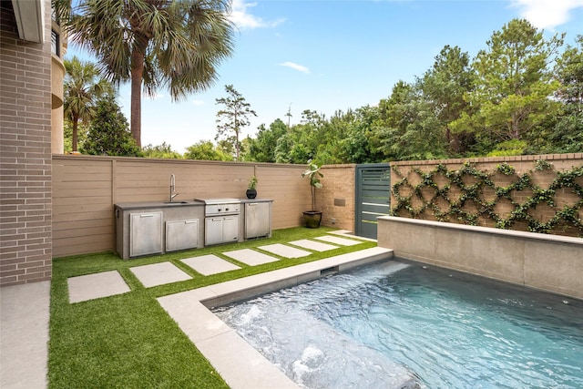 6508 Haskell St, Houston, TX 77007 - view of swimming pool featuring a fenced backyard