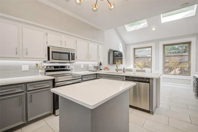 6510 Preston Trail Dr, Houston, TX 77069 - kitchen featuring stainless steel appliances, a skylight, gray cabinets, a peninsula, and light countertops