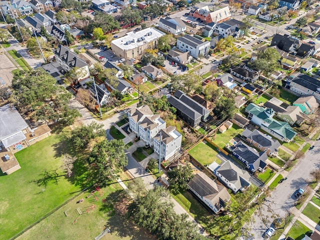 1110 W 12th St, Houston, TX 77008 - aerial view of property and surrounding area with nearby suburban area