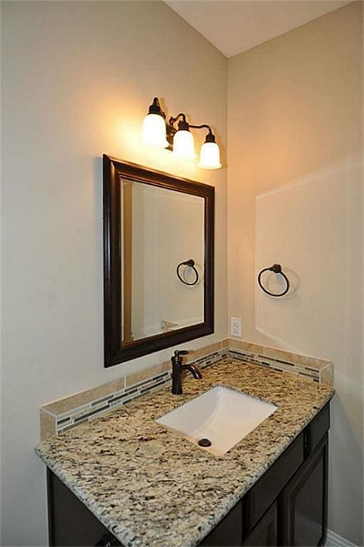 5325 Petty St Unit B, Houston, TX 77007 - bathroom with vanity
