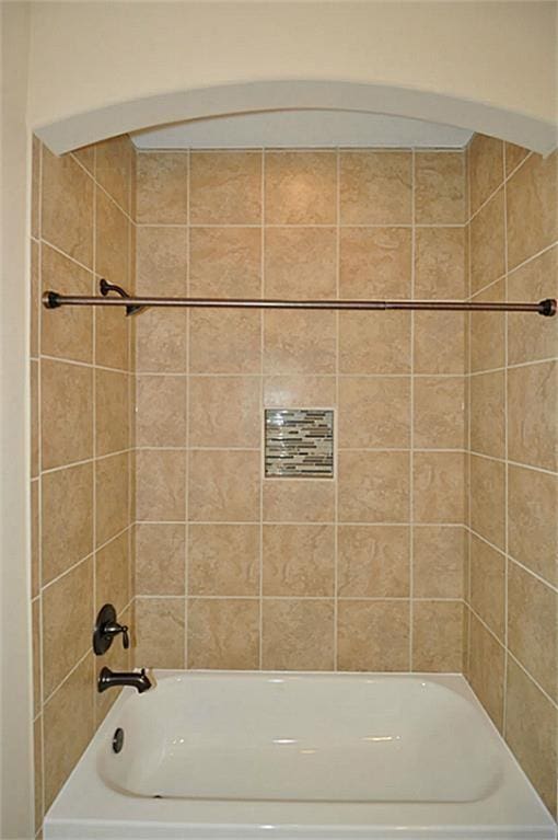 5325 Petty St Unit B, Houston, TX 77007 - bathroom featuring washtub / shower combination