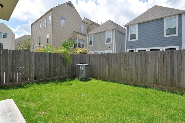 5325 Petty St Unit B, Houston, TX 77007 - view of fenced backyard