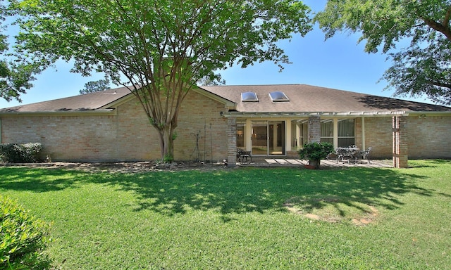 6606 Preston Trail Dr, Houston, TX 77069 - view of front of property featuring a patio, a front lawn, and brick siding