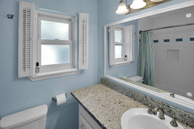 4047 Falkirk Ln, Houston, TX 77025 - full bath with a shower with shower curtain, vanity, and a chandelier