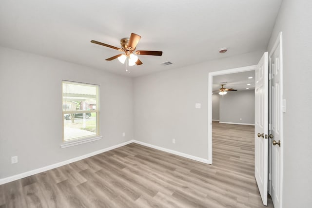 5634 Beldart St, Houston, TX 77033 - unfurnished room with a ceiling fan and light wood-style floors