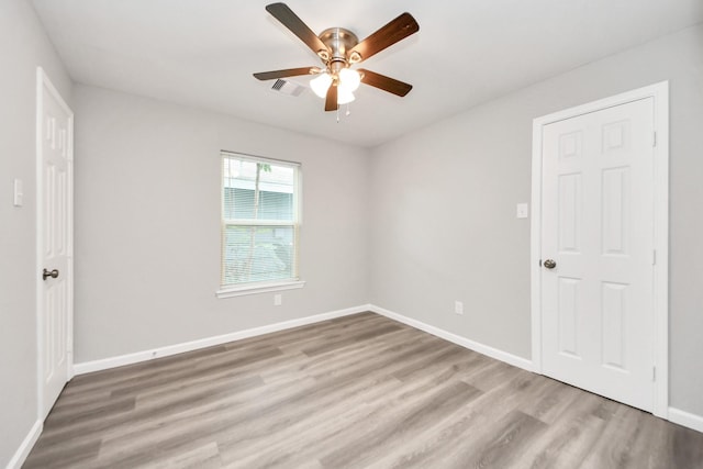 5634 Beldart St, Houston, TX 77033 - unfurnished room with wood finished floors and ceiling fan