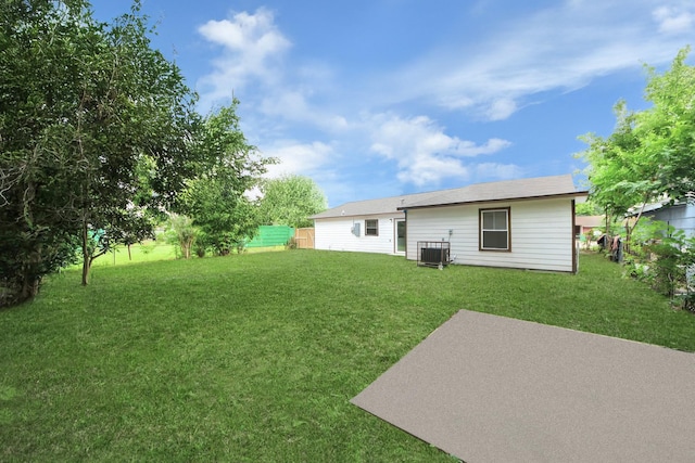 5634 Beldart St, Houston, TX 77033 - view of yard featuring a patio area