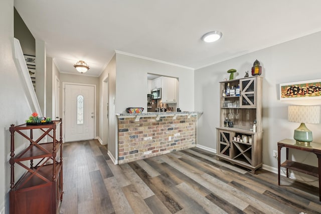 10676 Hazelhurst Dr, Houston, TX 77043 - entrance foyer featuring dark wood-style flooring and crown molding