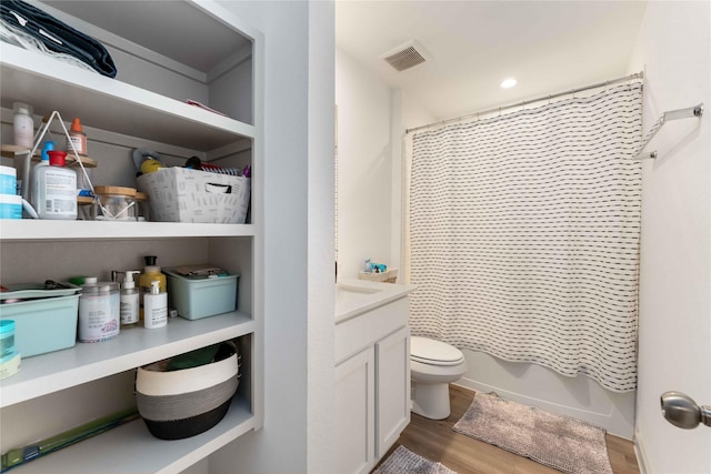 7902 Sleek Flock Ln, Rosharon, TX 77583 - bathroom featuring vanity, wood finished floors, and shower / bathtub combination with curtain