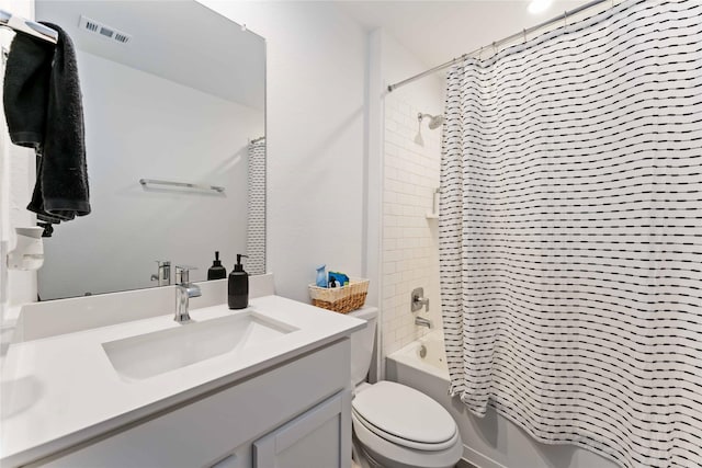 7902 Sleek Flock Ln, Rosharon, TX 77583 - bathroom featuring vanity and shower / bath combo with shower curtain