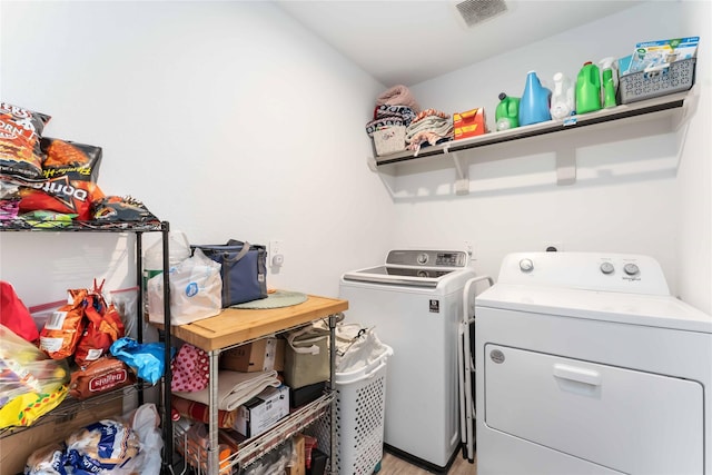7902 Sleek Flock Ln, Rosharon, TX 77583 - laundry area featuring washing machine and dryer and light wood finished floors
