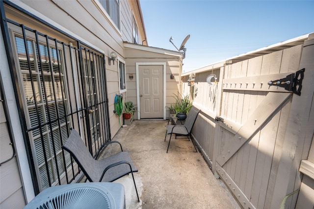 2110 Wilcrest Dr Unit 101, Houston, TX 77042 - view of patio / terrace