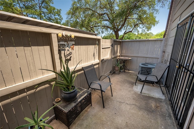 2110 Wilcrest Dr Unit 101, Houston, TX 77042 - fenced backyard with a patio