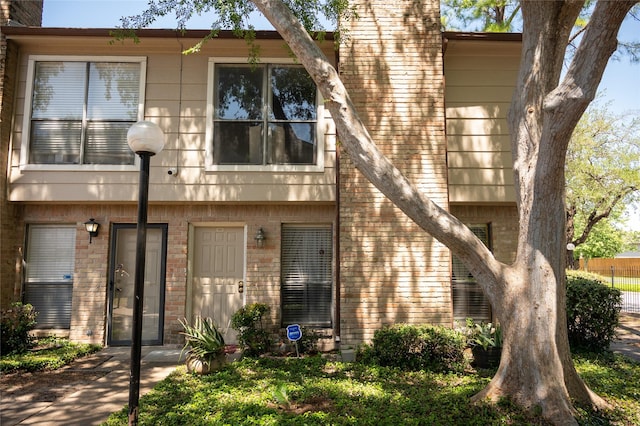 2110 Wilcrest Dr Unit 101, Houston, TX 77042 - view of front of property featuring a chimney and brick siding