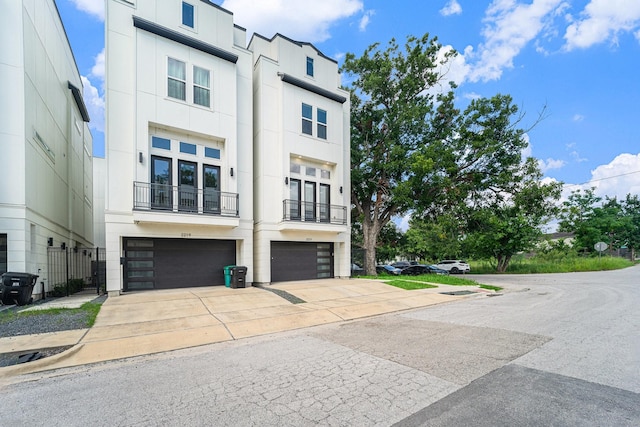 2221 Francis St, Houston, TX 77004 - view of front of house featuring an attached garage, driveway, and stucco siding
