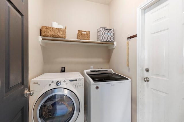 96 N Acacia Park Cir, The Woodlands, TX 77382 - laundry room with independent washer and dryer
