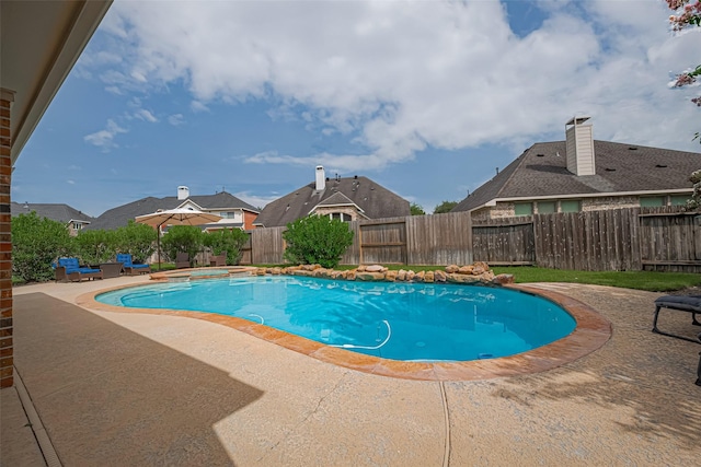 21002 Beech Landing Ln, Katy, TX 77450 - view of swimming pool featuring a patio area, a fenced backyard, and a pool with connected hot tub