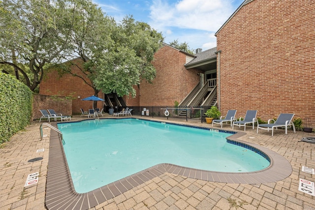 2829 Timmons Ln Unit 101, Houston, TX 77027 - community pool with a patio