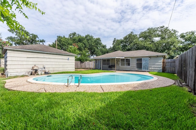 7734 El Rancho St, Houston, TX 77087 - view of pool featuring a fenced backyard
