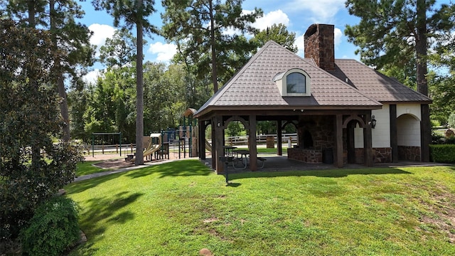 10332 Hunter Creek Ln, Conroe, TX 77304 - surrounding community with a gazebo and a lawn