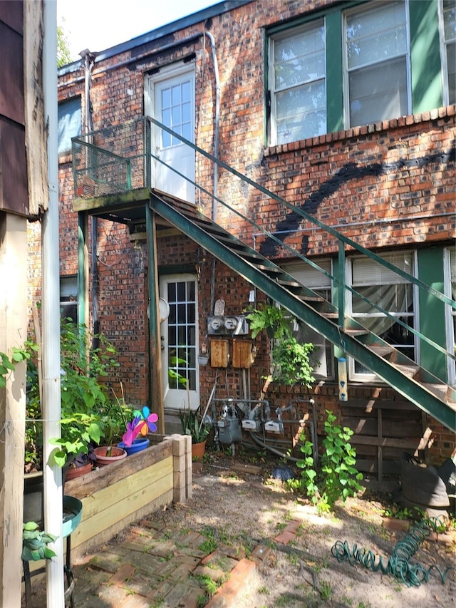 1529 Welch St, Houston, TX 77006 - back of property featuring brick siding