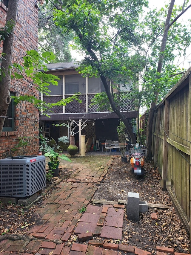 1529 Welch St, Houston, TX 77006 - back of house featuring a fenced backyard and a patio