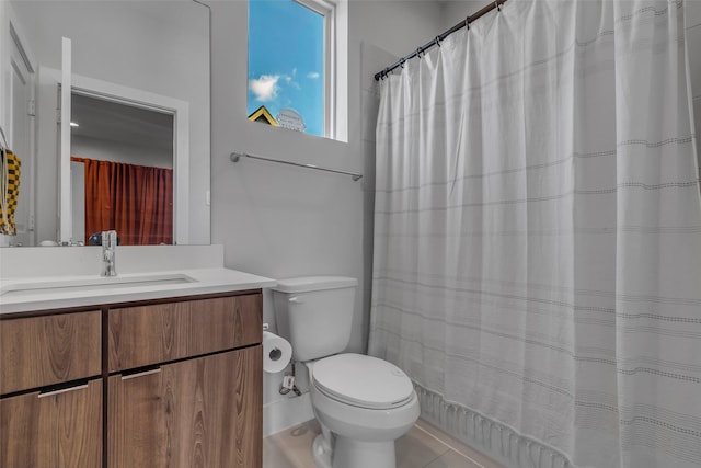 413 N Nagle St Unit B, Houston, TX 77003 - full bath featuring vanity and curtained shower