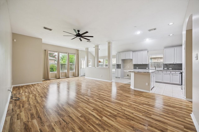 2708 Courtyard Ln, Pearland, TX 77584 - unfurnished living room featuring light wood-style floors, a ceiling fan, plenty of natural light, and recessed lighting