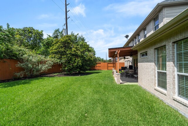 2326 Vinemead Ct, Katy, TX 77450 - fenced backyard featuring a patio and a ceiling fan
