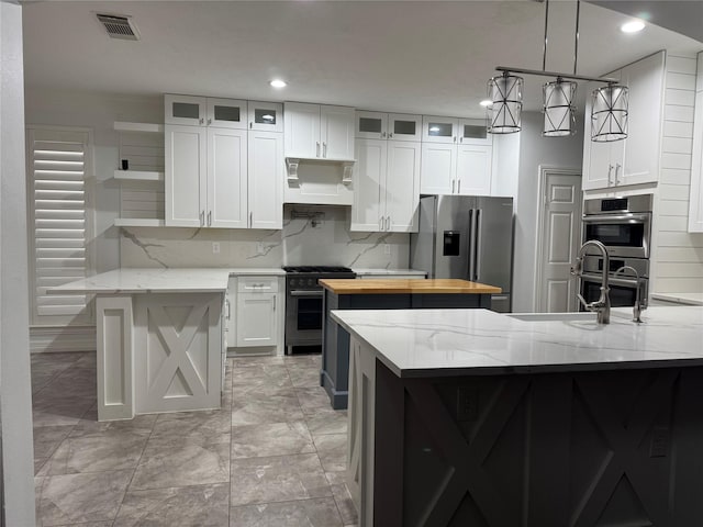 14410 Brentshire Ln, Houston, TX 77069 - kitchen featuring stainless steel appliances, premium range hood, a peninsula, a kitchen island, and white cabinetry