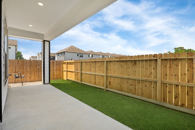 2206 Mansfield, Houston, TX 77091 - view of yard featuring a patio