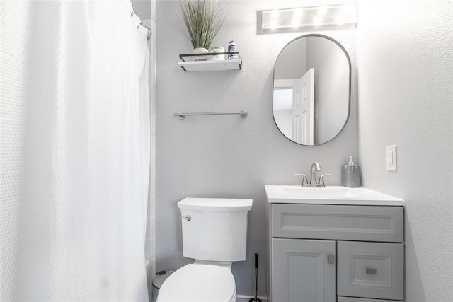 503 Detering St, Houston, TX 77007 - full bath with vanity and curtained shower