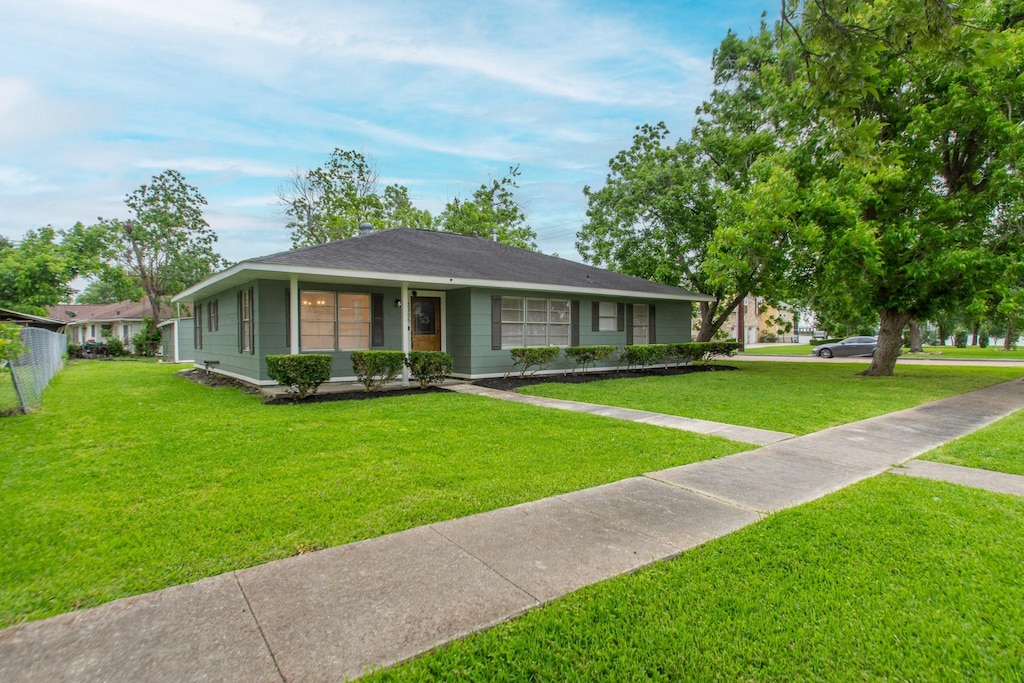 2306 Florida St, Baytown, TX 77520 - photo 1