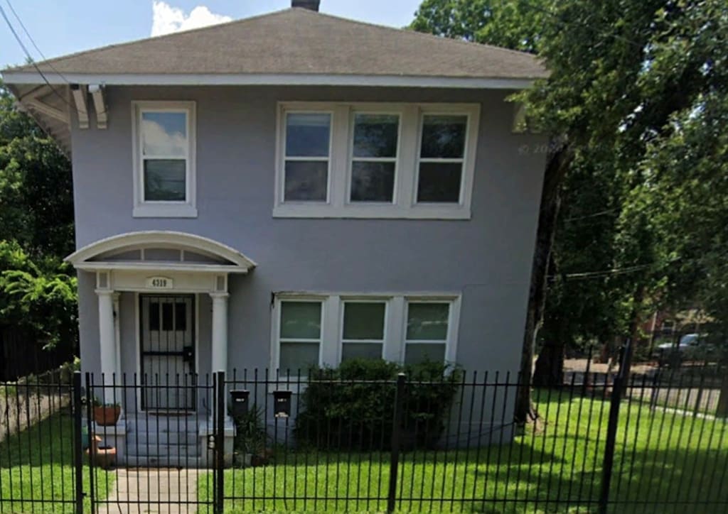 4319 Roseland St, Houston, TX 77006 - view of front of property with a fenced front yard, stucco siding, roof with shingles, and a gate